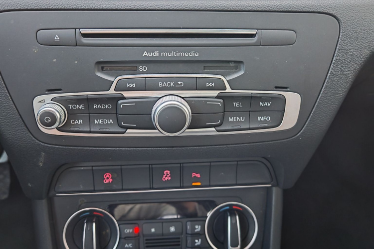 奥迪Q3 2017款 30 TFSI 时尚型中控内饰7007