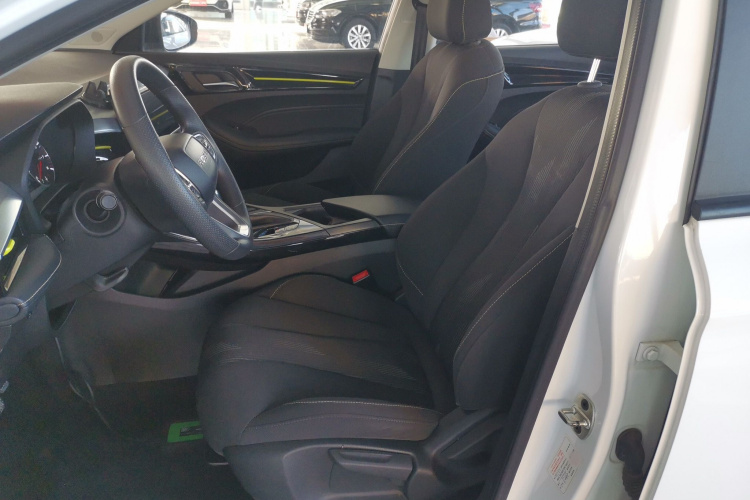 荣威i5 2021款 1.5L CVT铂金版中控内饰19