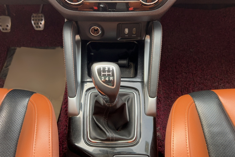 北京汽车 绅宝X35 2016款 1.5L 手动豪华版局部细节18