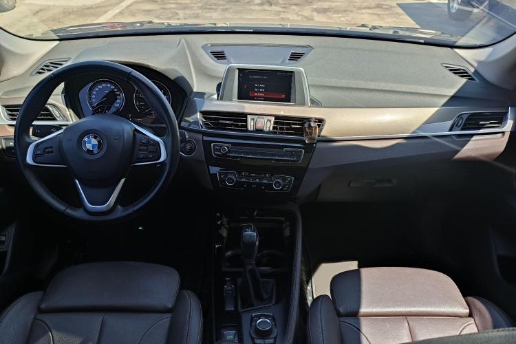 宝马X1 2019款 sDrive18Li 尊享型中控内饰7001