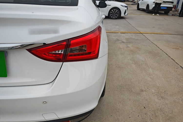 奇瑞 艾瑞泽5 2021款 PRO 1.5L CVT青春版车身外观9