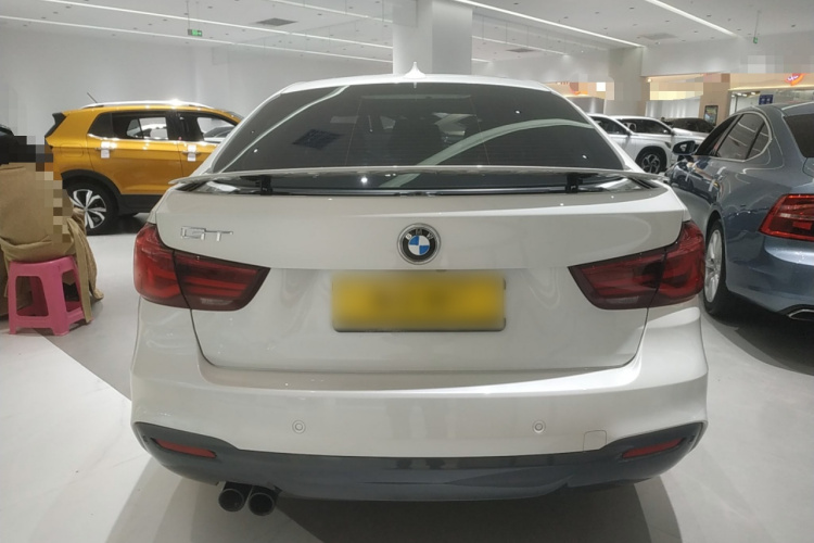 宝马3系GT 2020款 320i M运动曜夜版车身外观6