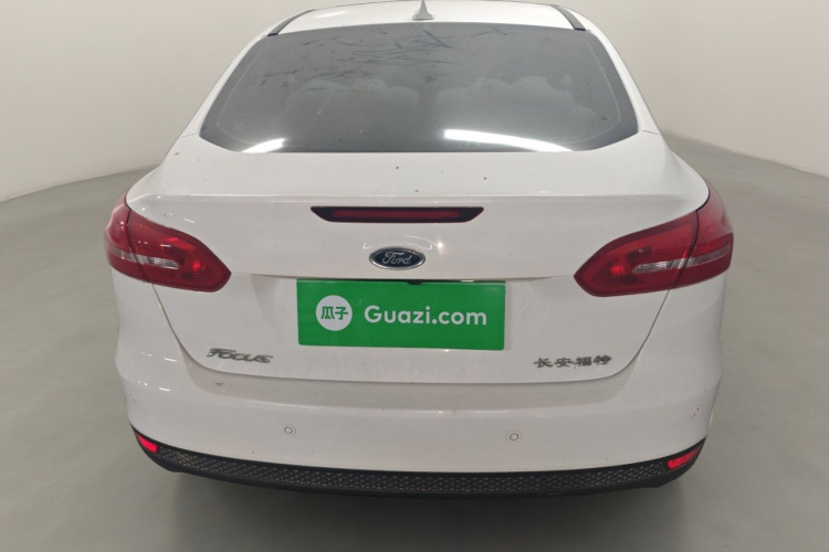 福特 福克斯 2017款 三厢 1.6L 手动风尚型智行版车身外观6