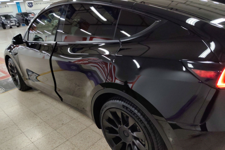 特斯拉 Model Y 2021款 标准续航后驱版车身外观4