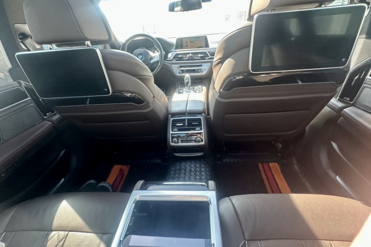 宝马7系 2018款 730Li 尊享型 M运动套装中控内饰7005