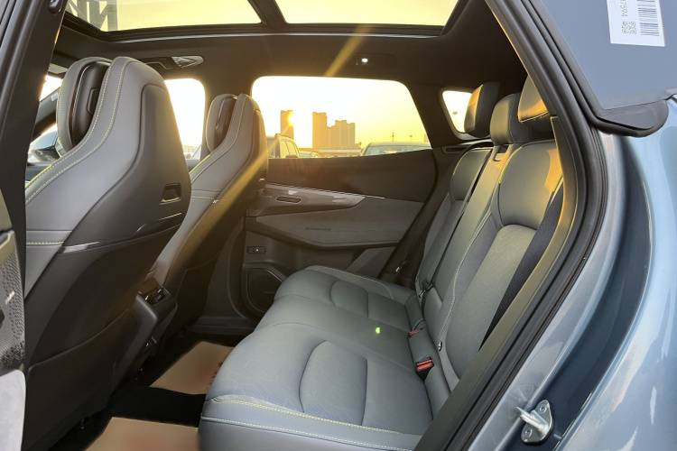 领克08 EM-P 2025款 245km 超长续航Halo中控内饰7008