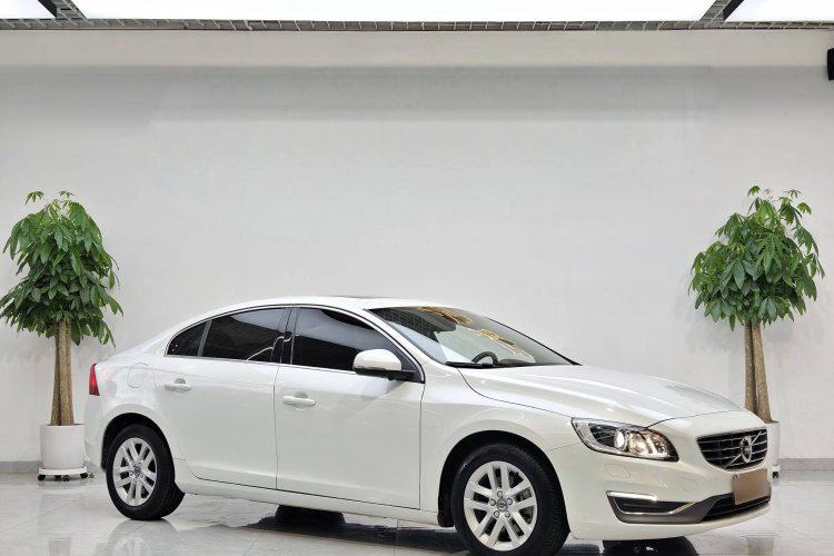 沃尔沃S60 2018款 S60L T3 智进版车身外观6006