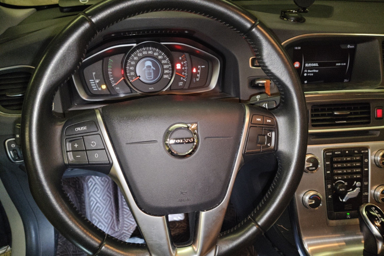 沃尔沃S60 2019款 S60L 改款 T5 智进进阶版中控内饰13