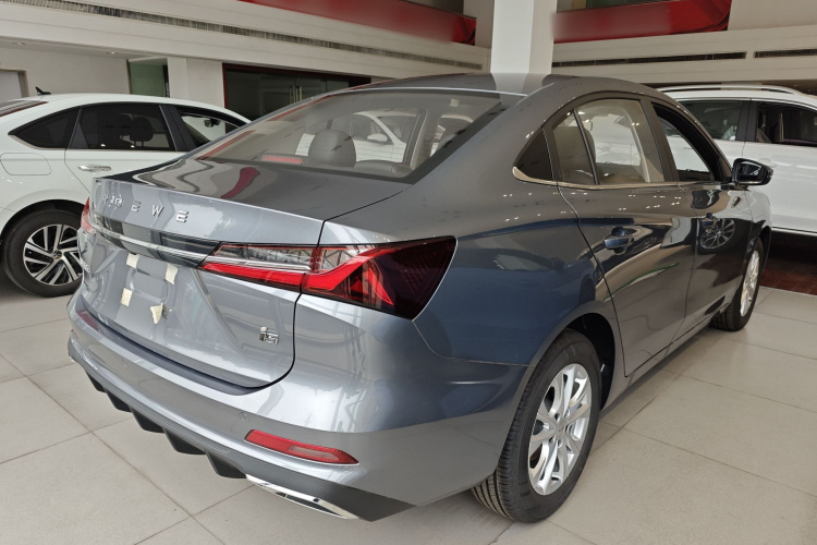 荣威i5 2023款 1.5L CVT豪华版车身外观7