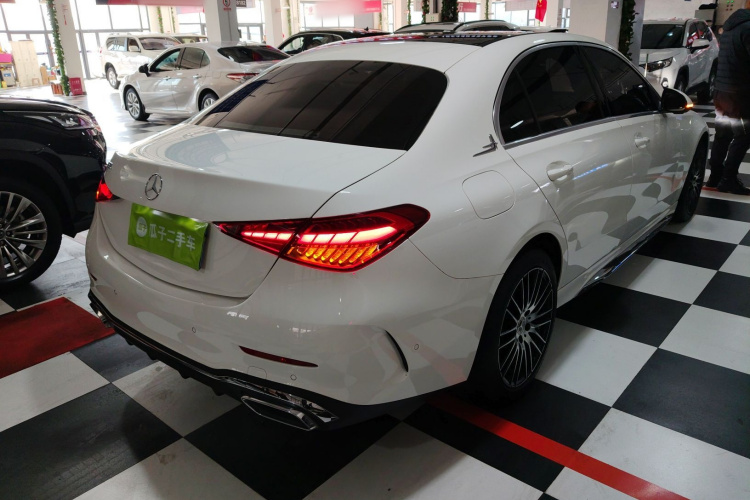 奔驰C级 2023款 C 260 L 运动版车身外观7