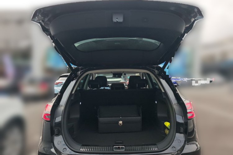 红旗HS5 2023款 2.0T 四驱旗享Pro版中控内饰23