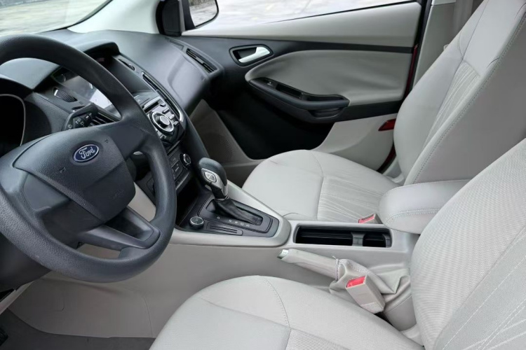 福特 福克斯 2017款 三厢 1.6L 自动舒适型智行版中控内饰7005