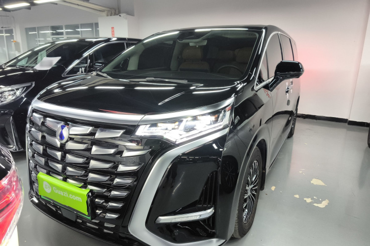 腾势D9 2024款 DM-i 980 四驱尊贵型车身外观2