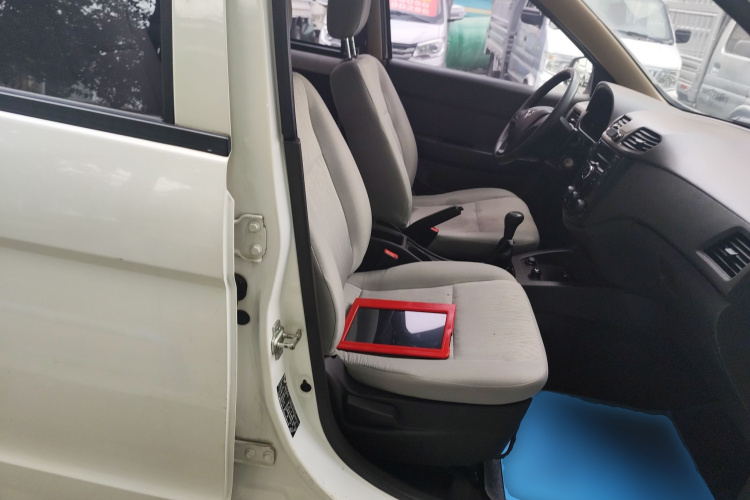 五菱汽车 五菱宏光 2018款 1.2L 经典款S基本型局部细节41