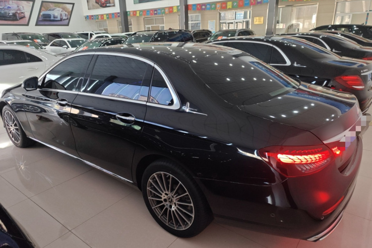 奔驰E级 2021款 改款 E 260 L 4MATIC车身外观4