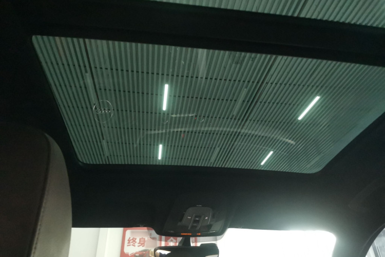 奥迪A4L 2018款 30周年年型 45 TFSI quattro 个性运动版局部细节22