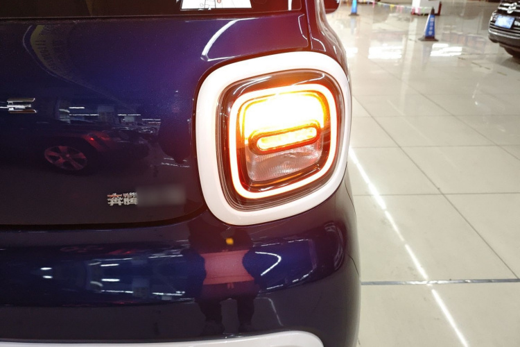 奔腾小马 2025款 222km 闪电马车身外观9