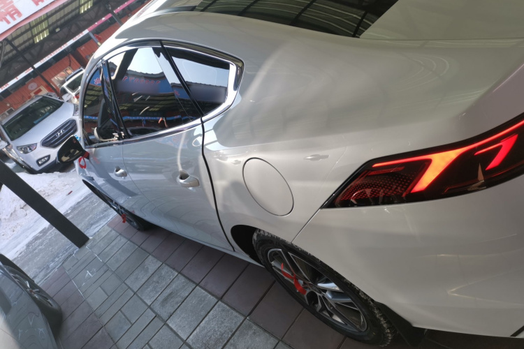 比亚迪 秦PLUS 2023款 冠军版 DM-i 120KM领先型车身外观4