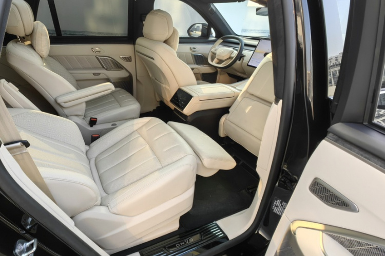 乐道L90 2025款 Ultra 六座版中控内饰7005