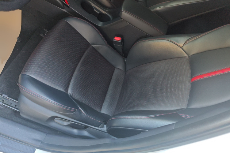 丰田 雷凌 2021款 185T CVT运动版局部细节19