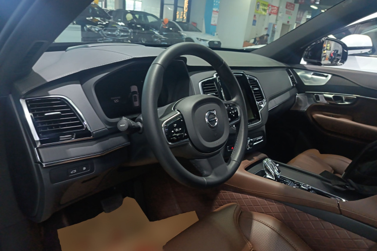 沃尔沃XC90新能源 2022款 改款 E驱混动 T8 智尊豪华版 7座中控内饰12