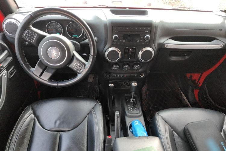 Jeep 牧马人 2017款 3.0L Sahara 四门舒享版中控内饰12