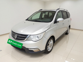宝骏730 2014款 1.5L 手动豪华导航ESP版 7座