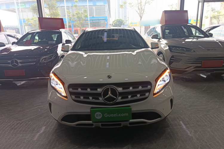 奔驰GLA 2018款 GLA 200 时尚型车身外观2