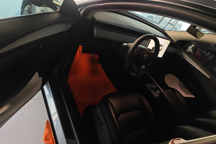 特斯拉 Model Y 2024款 长续航全轮驱动版中控内饰7003