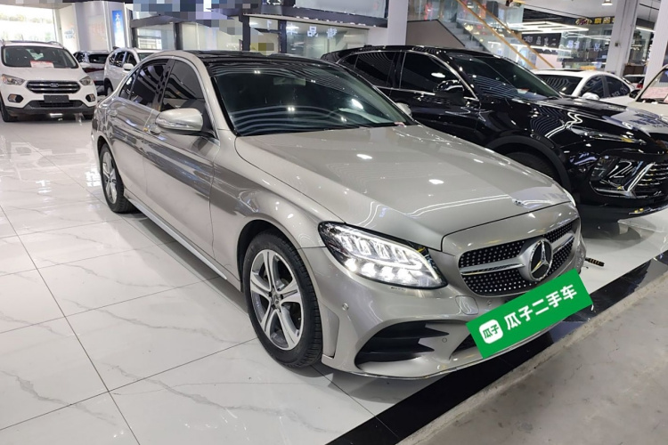 奔驰C级 2019款 改款 C 260 L 运动版车身外观3