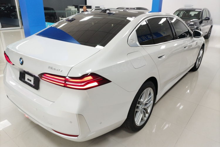 宝马5系 2024款 525Li 豪华套装车身外观6003