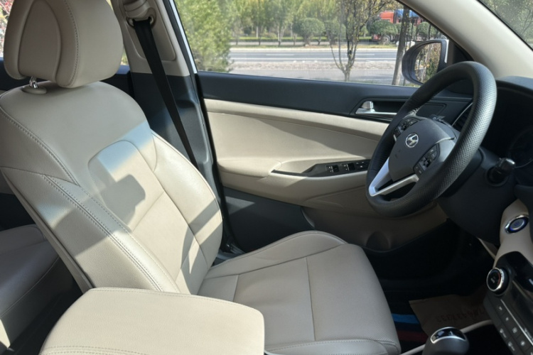 现代 途胜 2015款 1.6T 双离合两驱智能型中控内饰7004