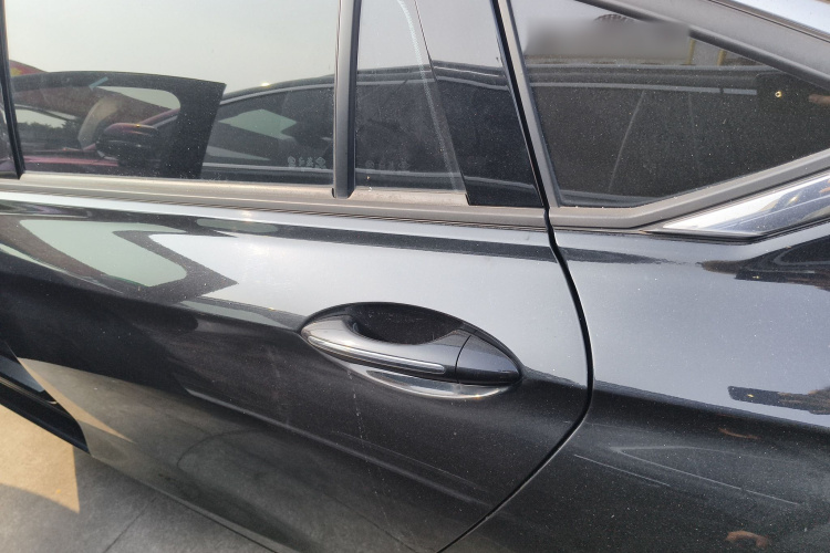 红旗H5 2020款 1.5T DCT旗悦版车身外观4