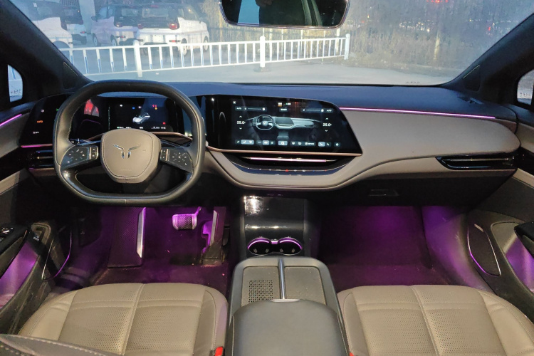 红旗EH7 2024款 690 Pro中控内饰7002