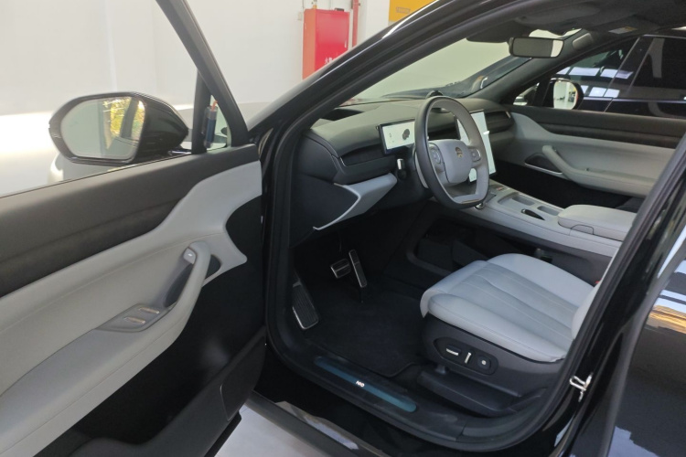 蔚来ES8 2023款 100kWh中控内饰7003