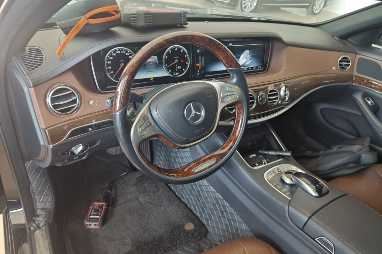奔驰S级 2016款 S 320 L 商务型中控内饰12