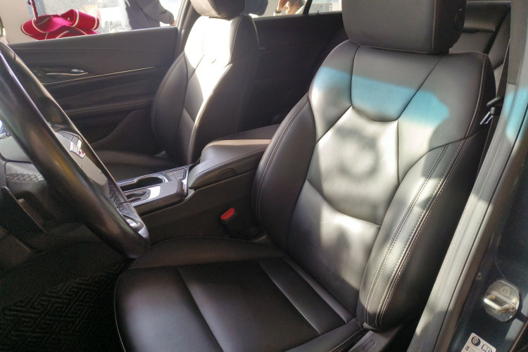 凯迪拉克CT4 2021款 28T 风尚型中控内饰19