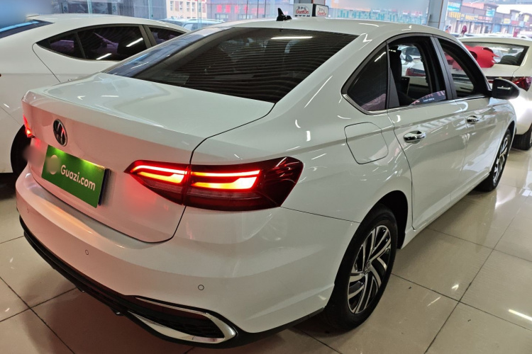 大众 朗逸 2024款 1.5L 自动星空五百万版车身外观7