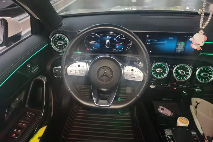 奔驰A级 2019款 A 200 L 运动轿车局部细节13