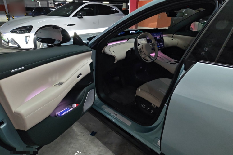 小米汽车 小米YU7 2025款 超长续航高性能四驱Max版中控内饰20