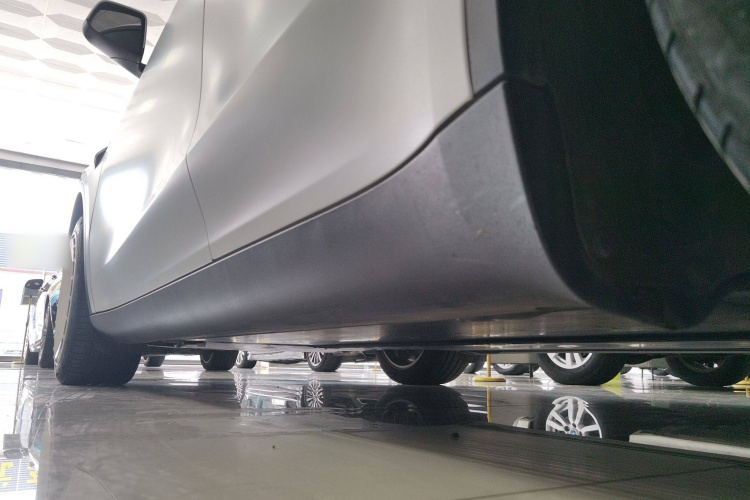 特斯拉 Model Y 2022款 改款 后轮驱动版机舱底盘30