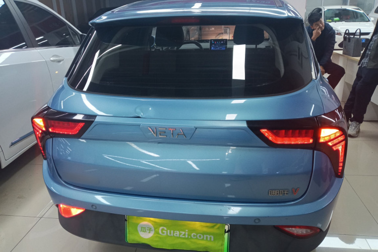 哪吒汽车 哪吒V 2021款 长续航娱乐版车身外观6