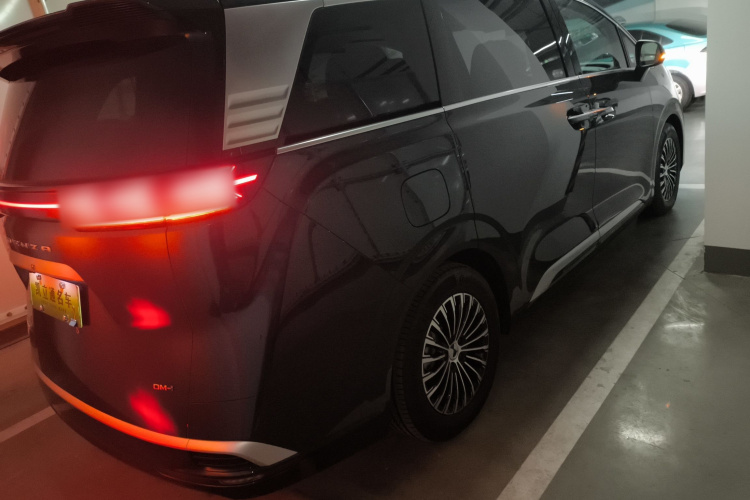 腾势D9 2022款 DM-i 1040 尊贵型车身外观6005