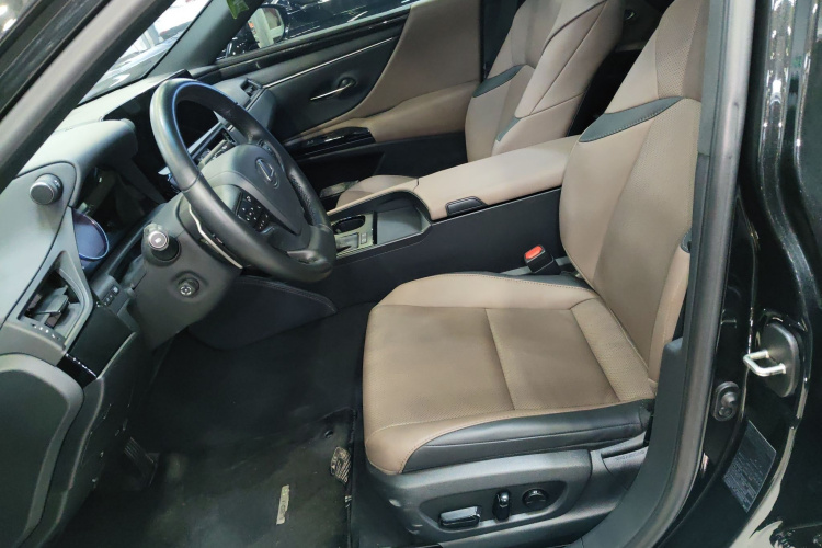 雷克萨斯ES 2023款 200 卓越版中控内饰19