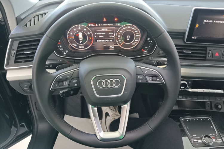 奥迪Q5L 2020款 改款 40 TFSI 荣享时尚型中控内饰13