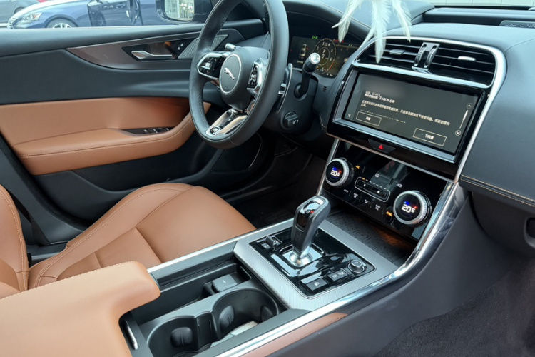 捷豹XEL 2022款 2.0T 250PS R-DYNAMIC S进取运动版局部细节18