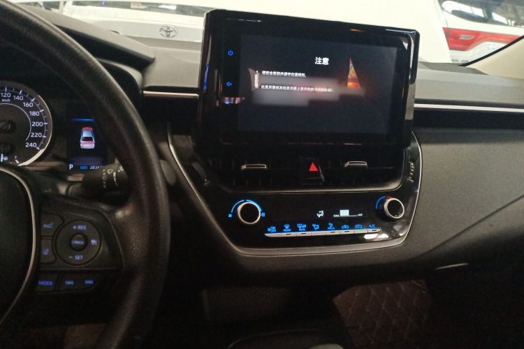 丰田 亚洲狮 2022款 2.0L 精英版中控内饰7002