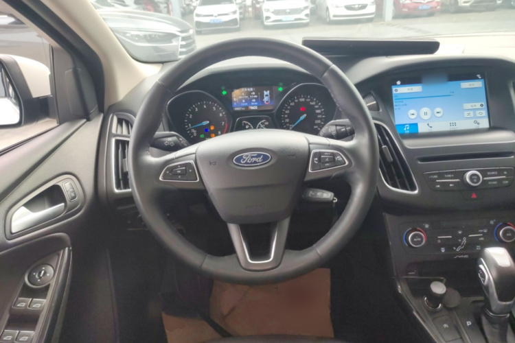 福特 福克斯 2018款 两厢经典 EcoBoost 180 自动精英型局部细节13
