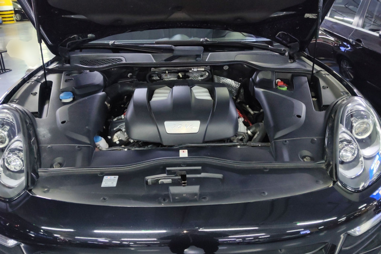 保时捷 2016款 Cayenne 3.0T机舱底盘24