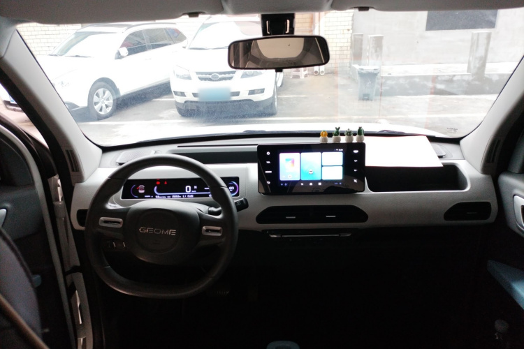 吉利银河 2024款 熊猫mini 200km 耐力熊中控内饰7002